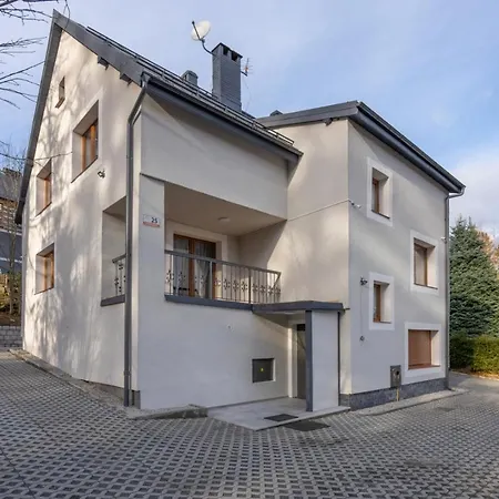 Pod Szrenica 2 Bed & Breakfast