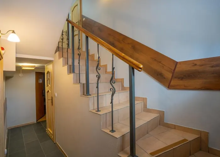 Pod Szrenica 2 3* 스클라르스카포렘바